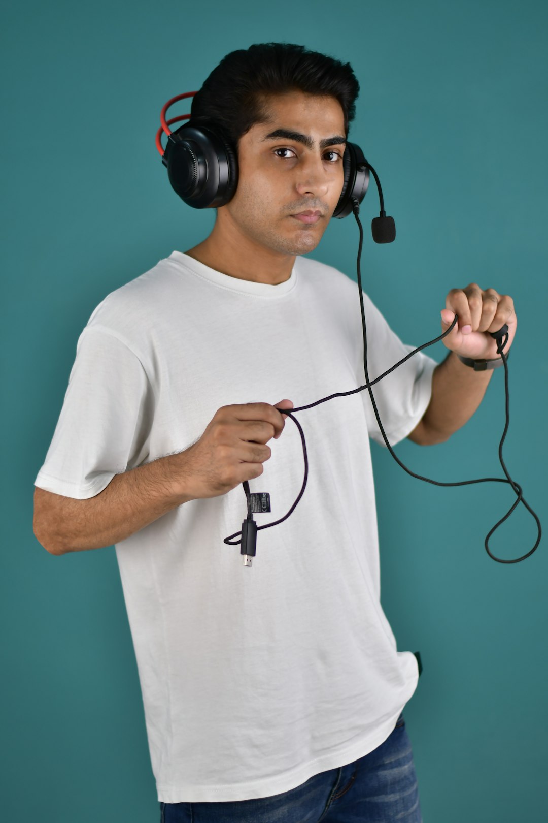 Men showing a headphone. by Headphone Brands A man wearing headphones and a t - shirt
